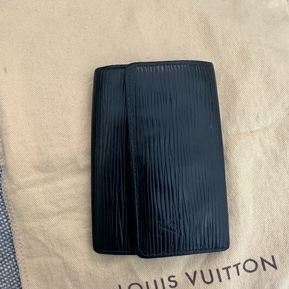 Louis Vuitton Black Epi Leather 6 Key Holder - Picture 2 of 6